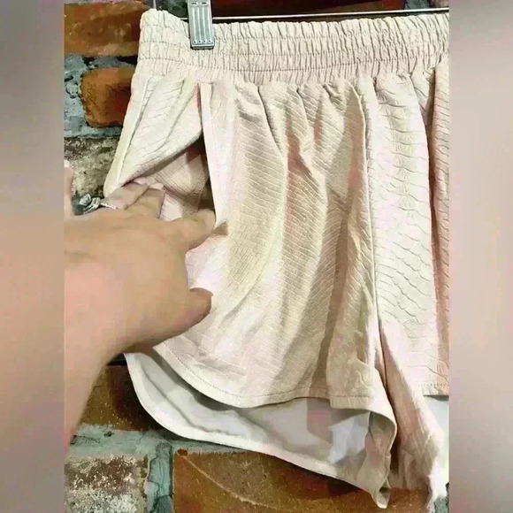 Lovers + Friends Snakeskin Elastic Band Shorts Size Small - Picture 5 of 9